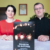 ▲	 Jolanta Turska i ks. Bogusław Cygan napisali książeczkę o Marii Cieślance. Jest do nabycia na parafii w Siemiechowie.