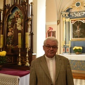 O renowacji ołtarza opowiada ks. proboszcz Tadeusz Górka.