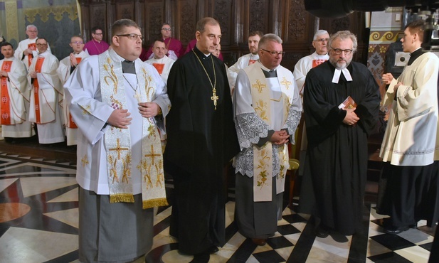 Duchowni prawosławny, ewangelicki, mariawicki i katolicki modlili się wspólnie m.in. w styczniu bieżącego roku w płockiej katedrze.