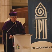 ▲	Sesję prowadził przewodniczący komitetu organizacyjnego wydarzenia o. Jarosław Kupczak OP.