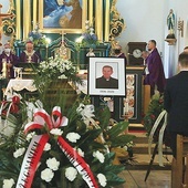 ▲	Msza św. pogrzebowa za ks. Henryka Misztala odbyła się w jego rodzinnej parafii w Motyczu.