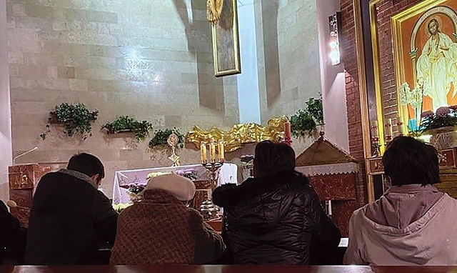 ▲	W kościele parafialnym w Sufczynie modlitewny szturm rozpoczął się 31 października i trwał do 8 listopada.