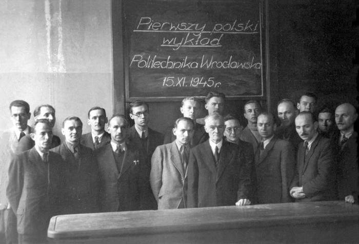 75 lat od pierwszego wykładu po polsku
