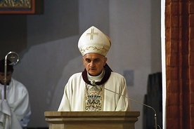 – Chodzi o to, żeby umieć przekraczać lęki i wahania, aby być wiernym prawdzie – mówił biskup.
