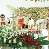 Celebransi Mszy św. w Koszycach Wielkich.