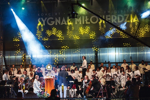 Na zapleczu organizacyjnym koncertu Sygnał Miłosierdzia stoją ludzie od lat związani z KSM.