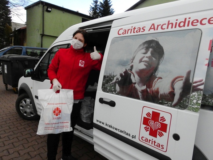 Krakowska Caritas zbiera pieniądze na świąteczne paczki dla najuboższych seniorów 