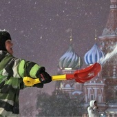 Zabawa na placu Czerwonym podczas burzy śnieżnej. W połowie listopada temperatury w rosyjskiej stolicy spadły poniżej zera.
22.11.2020 Moskwa, Rosja