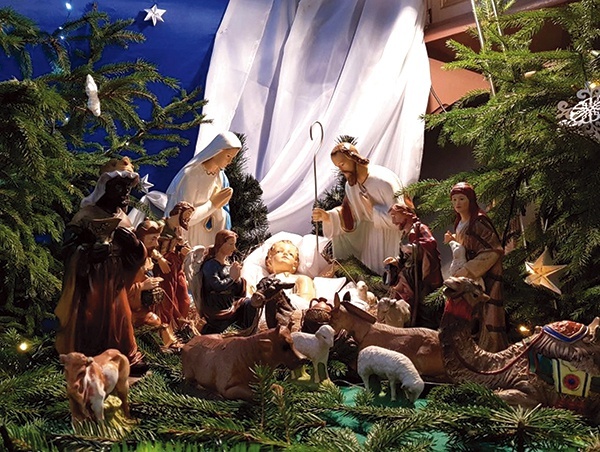 ▲	Tym razem wierni spotkają się z kapłanami w świątyniach  przy żłóbku. Na zdjęciu: Szopka bożonarodzeniowa w Lubiszynie.