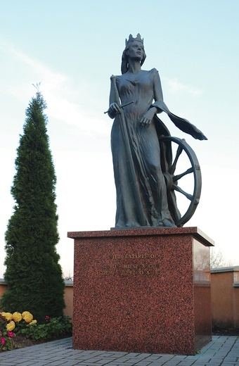 Nowy pomnik patronki miasta stanął w centrum w 2014 roku.