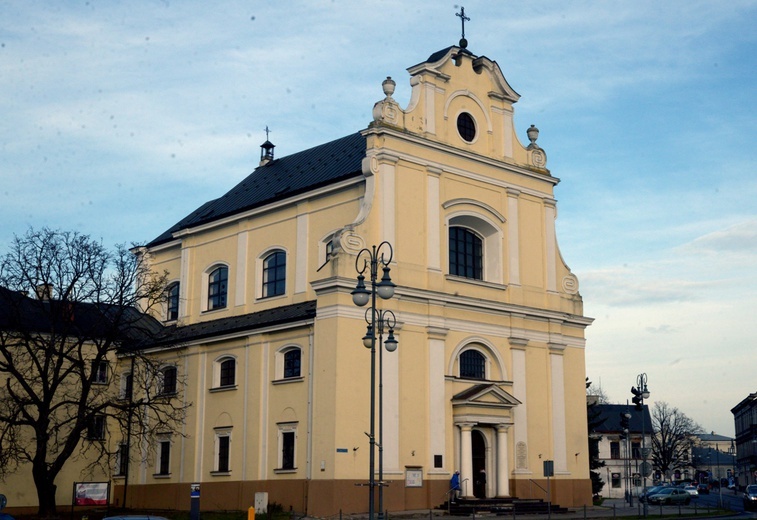 Kościół pw. Trójcy Przenajświętszej w Radomiu. Księża Jezuici posługują tu od sierpnia 1947 roku.