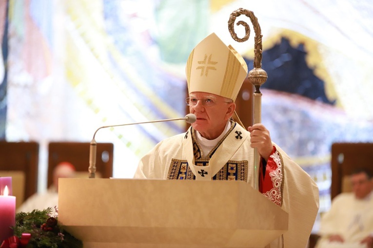 Abp Jędraszewski: Jesteśmy zobowiązani do obrony dobrego imienia św. Jana Pawła II