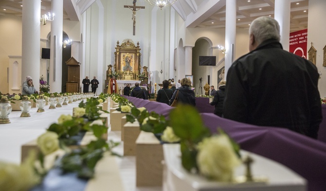 Pogrzeb nieprzytulonych. 650 dzieci zmarłych przed narodzeniem spoczęło w Gończycach