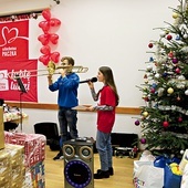 W Płońsku wolontariusze robili co w ich mocy, aby stworzyć świąteczny klimat przez dekoracje,  śpiew kolęd, przekąski, rozmowę i radość ze spotkania.