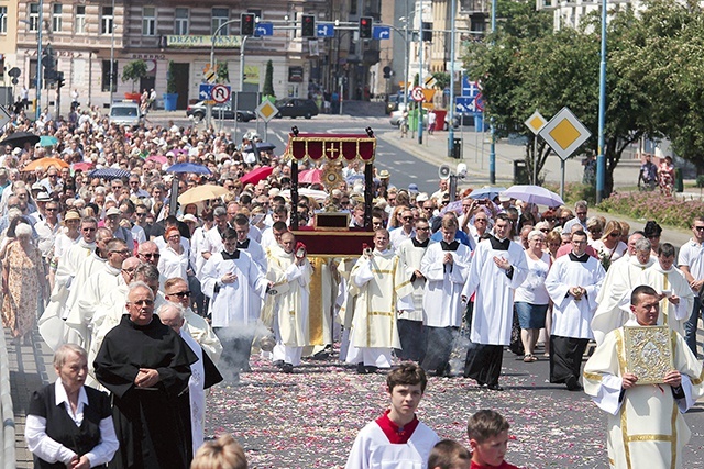 Legniccy diecezjanie są na niechlubnym końcu statystyki dominicantes w Polsce.