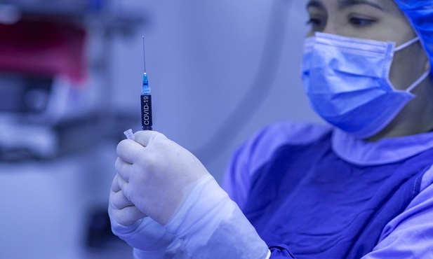 "Szczepionki nie rozwiążą w krótkim czasie problemów szpitali"