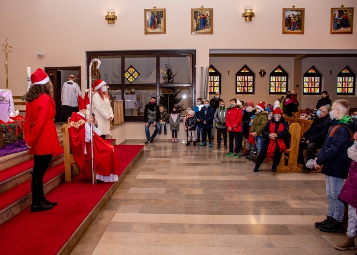 Studenci dziennikarstwa katolickiego uniwersytetu sprawili radość dzieciom z lubelskiej parafii