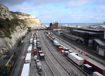 Polscy medycy robią w Dover testy kierowcom czekającym na wjazd do Francji