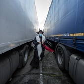 „Byliśmy na prawdziwych peryferiach”. Polski kapłan wspomina Wigilię na lotnisku Manston