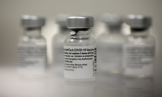 Niedzielski: do wtorku, do godz. 18.30, ponad 14 tys. osób przyjęło pierwszą dawkę szczepionki przeciwko COVID-19