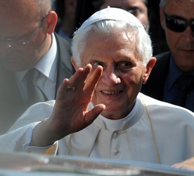 Benedykt XVI zaszczepi się przeciwko koronawirusowi 