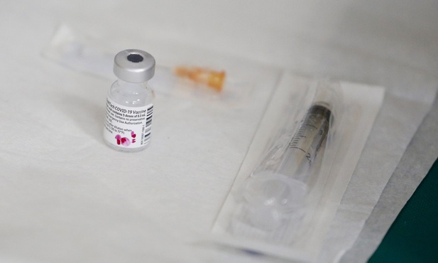 Pfizer zapowiada tymczasowe zmniejszenie dostaw szczepionek do Europy