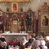 Ikona w seminaryjnej kaplicy znajduje się po prawej stronie ołtarza głównego.