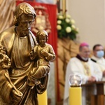 Gorzów Wlkp. Modlitwa biskupa z Bractwem św. Józefa