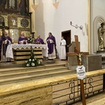 Pogrzeb Haliny Krasnowskiej, mamy proboszcza parafii Świętej Rodziny w Wałbrzychu
