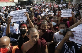 Dziesiątki tysięcy Birmańczyków protestuje przeciwko wojskowemu puczowi