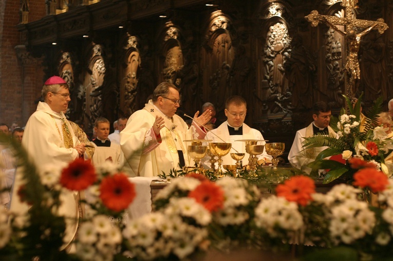 Sakra bp. Andrzeja Siemieniewskiego - fotograficzne wspomnienie