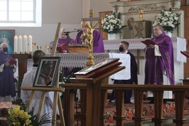 Trzech biskupów pożegnało kapłana z Biedrzychowic
