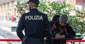 Włoski policjant odłożył notes i protokoły. Zaprowadził bezdomnego Rumuna do sklepu...