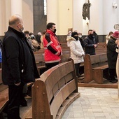 ▲	Arcybiskup Skworc z uczestnikami Mszy św. 11 lutego.