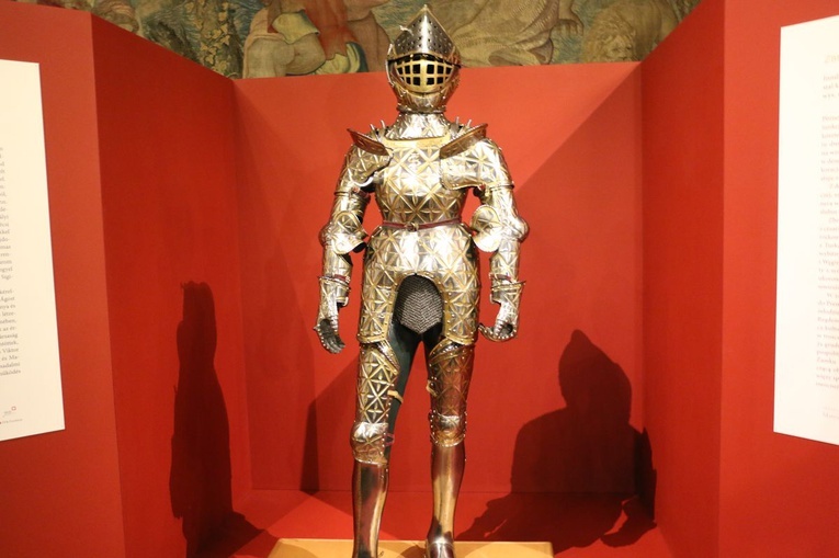 Zbroja zaręczynowa króla Zygmunta Augusta już na Wawelu