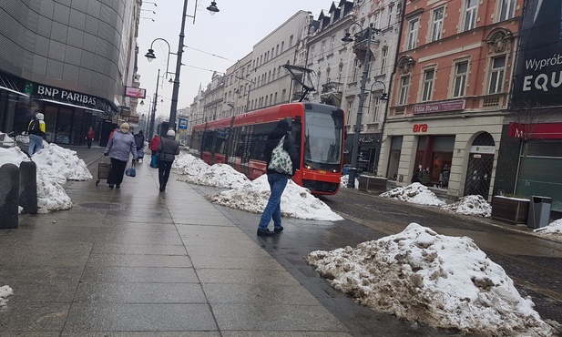 Śląskie. Podwyżki cen biletów w autobusach i tramwajach nieuniknione. Prawdopodobnie od kwietnia