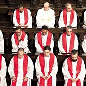 W ubiegłym roku modlitwą zostało objętych 226 księży.
