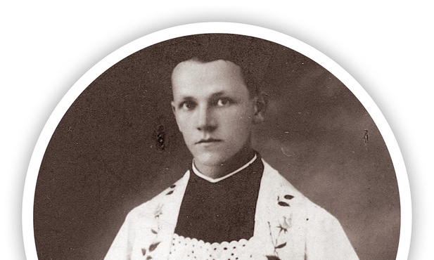 Ksiądz Władysław Gurgacz SJ po Mszy św. prymicyjnej   6 września 1942 r.