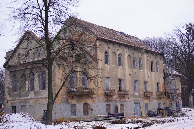Trwa remont pałacu w Żorach-Baranowicach