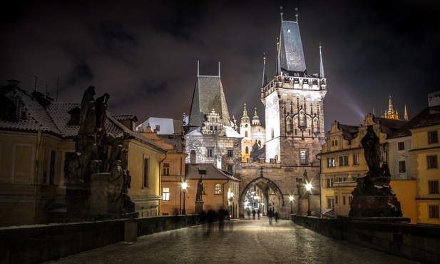 Czechy: Premier zapowiada radykalne zaostrzenie restrykcji