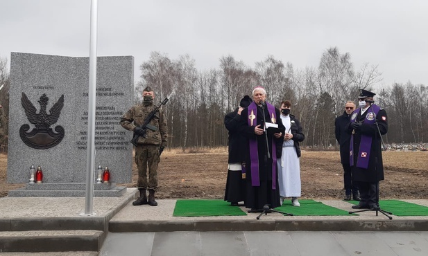 Katowice. Odsłonięto pomnik poświęcony pamięci Żołnierzy Wyklętych