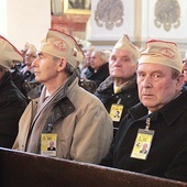 	Znakiem rozpoznawczym wspólnoty są charakterystyczne furażerki.