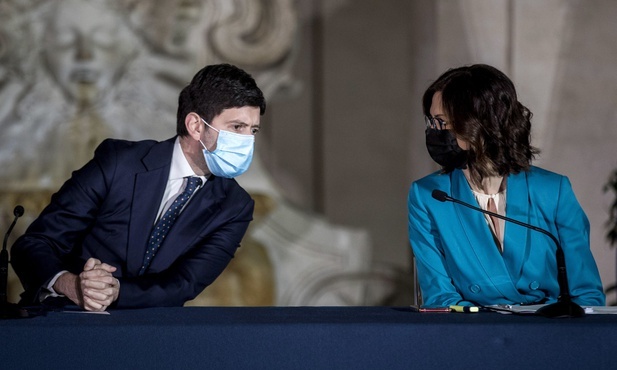 Włoski minister zdrowia: Krzywa zakażeń rośnie, warianty koronawirusa są straszne