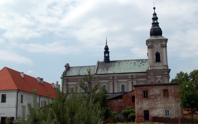 Kościół sanktuaryjny i dawny pobernardyński klasztor w Wielkiej Woli - Paradyżu.