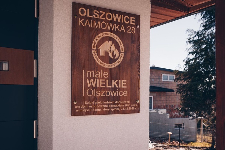 Pogorzelcy z Olszowic zamieszkali w nowym domu