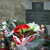 Grób ppor. Bolesława Odrowąża-Szukiewicza "Bystrzca" na cmentarzu w Opocznie.