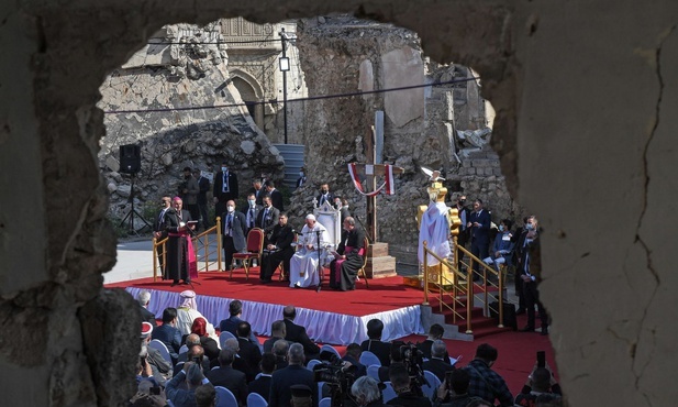 Franciszek podczas spotkania w ruinach Mosulu