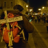 Zapisy odbywają się poprzez stronę internetową: www.edk.org.pl.