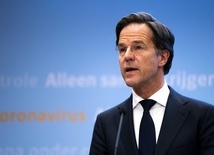 Holenderski rząd utrzymuje godzinę policyjną i zapowiada wprowadzenie "koronapaszportu"