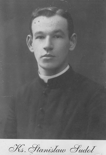 Zdjęcie wykonane w pierwszych latach kapłaństwa.